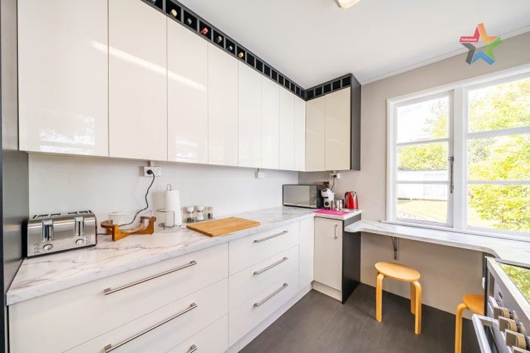 Photo of property in 93 Seddon Street, Naenae, Lower Hutt, 5011