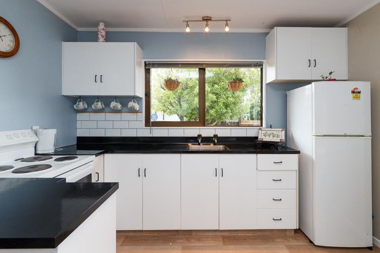 Photo of property in 59 Raglan Avenue, Cloverlea, Palmerston North, 4412