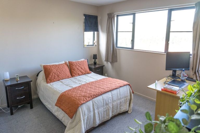 Photo of property in 5 Kaweka Close, Aotea, Porirua, 5024