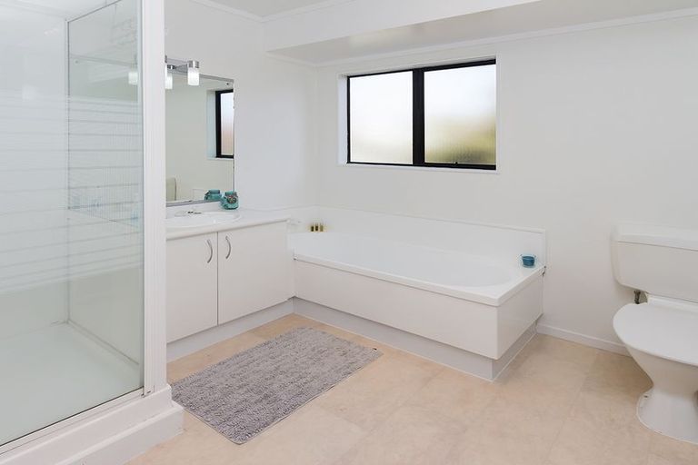 Photo of property in 62 Golfland Drive, Golflands, Auckland, 2013