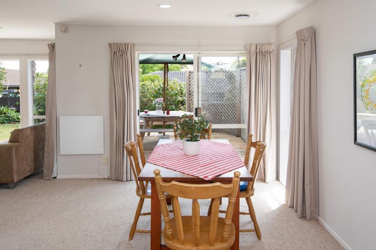 Photo of property in 3/8 Bernie Edwards Place, Botany Downs, Auckland, 2010