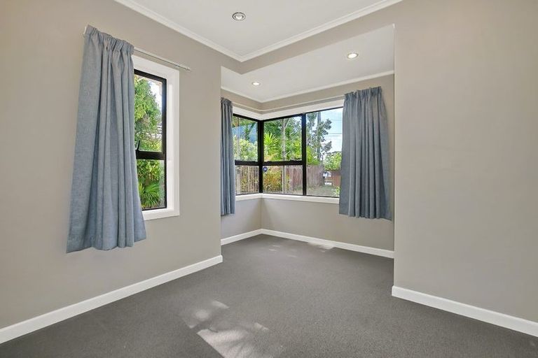 Photo of property in 19 Birdwood Road, Swanson, Auckland, 0612