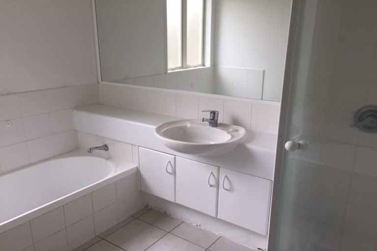 Photo of property in 2/14 Penning Road, Castor Bay, Auckland, 0620