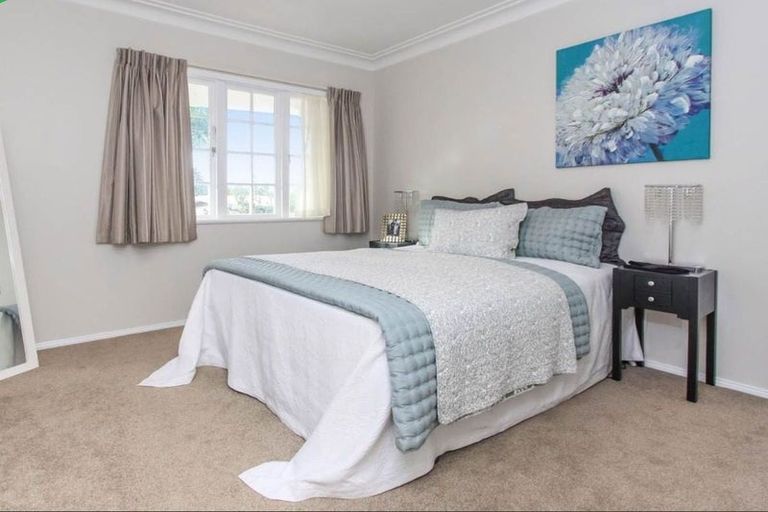 Photo of property in 2/27 Nui Mana Place, Te Atatu South, Auckland, 0610