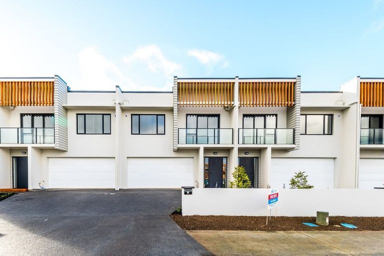 Photo of property in 65 Hayfield Way, Karaka, Papakura, 2113