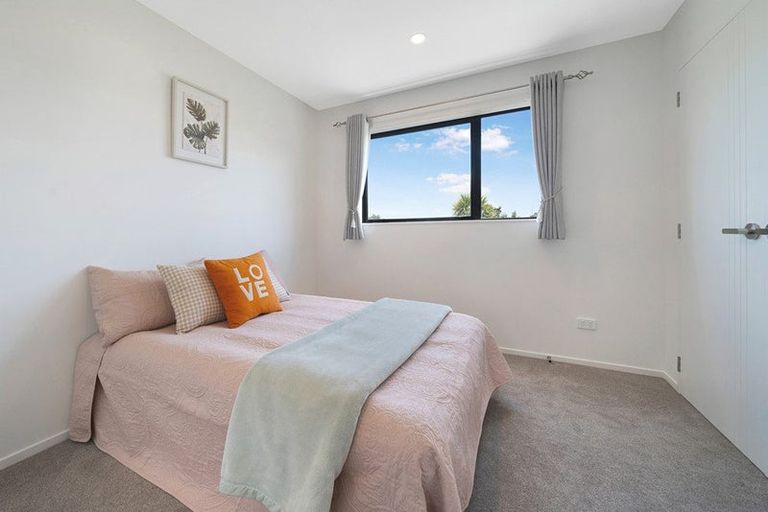 Photo of property in 7/17 Rewarewa Road, Te Atatu Peninsula, Auckland, 0610