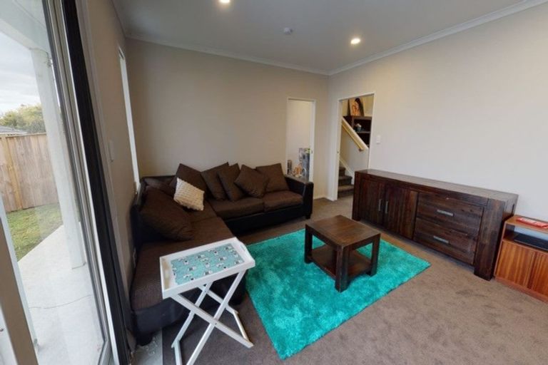 Photo of property in 23 Stitchbird Crescent, Papakura, 2110