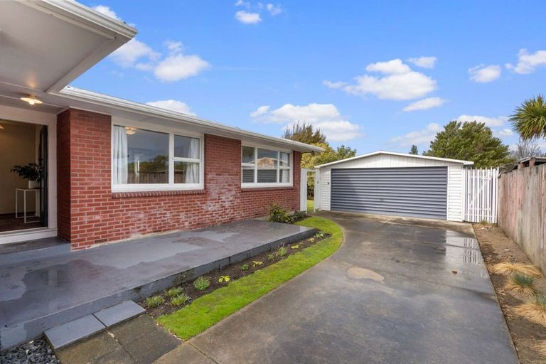 Photo of property in 39 Lake Terrace Road, Burwood, Christchurch, 8061