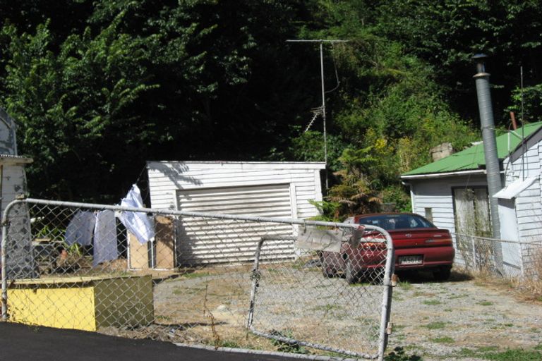 Photo of property in 40 Hawkhurst Road, Lyttelton, 8082