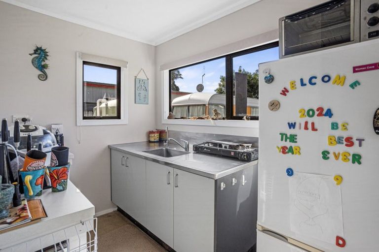 Photo of property in 1a Roretana Drive, Athenree, Waihi Beach, 3177