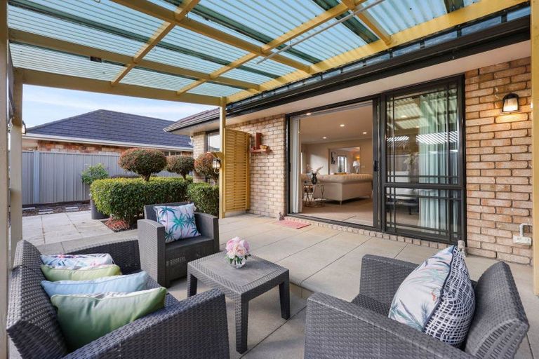 Photo of property in 16 Erceg Way, Rosehill, Papakura, 2113