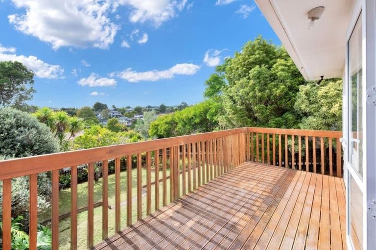 Photo of property in 50 Tamahere Drive, Glenfield, Auckland, 0629