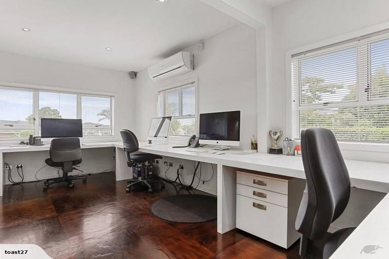 Photo of property in 2/27 Taharoto Road, Takapuna, Auckland, 0622