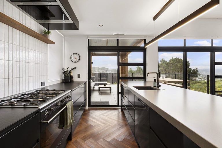 Photo of property in 4 Boeing Way, Newlands, Wellington, 6037