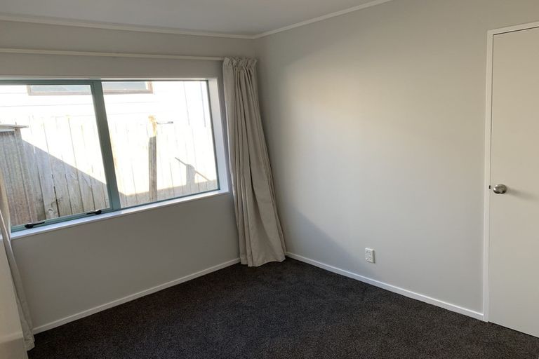 Photo of property in 16 Imelda Road, Te Atatu Peninsula, Auckland, 0610