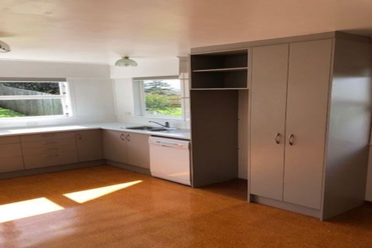 Photo of property in 15 Ellesmere Crescent, Pakuranga Heights, Auckland, 2010