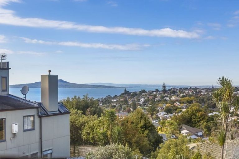 Photo of property in 34 Knights Road, Rothesay Bay, Auckland, 0630