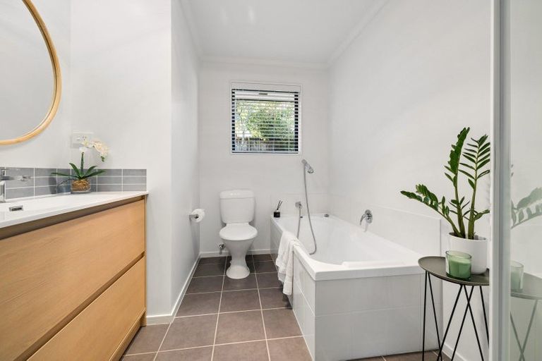 Photo of property in 9 Louvain Place, Greenhithe, Auckland, 0632