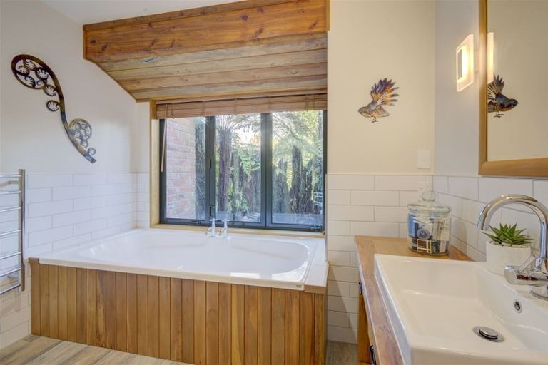 Photo of property in 62 Queens Avenue, Waikuku Beach, 7402