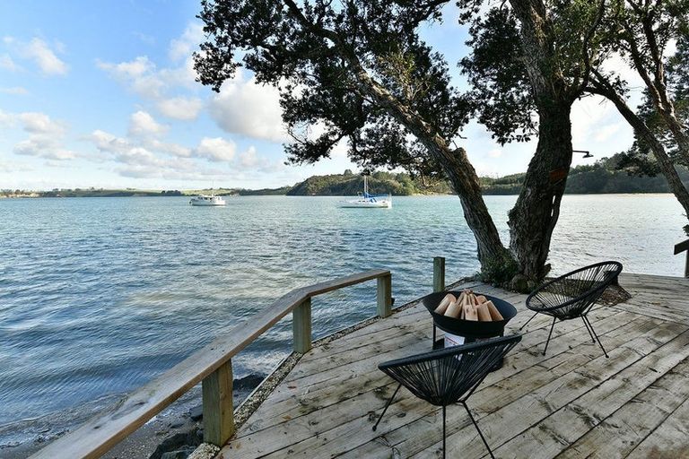 Photo of property in 254 Wade River Road, Wade Heads, Whangaparaoa, 0932