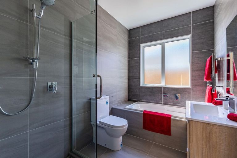 Photo of property in 69 Nobilo Road, Kumeu, 0810