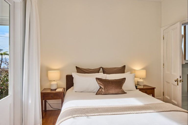 Photo of property in 25 Newman Terrace, Thorndon, Wellington, 6011