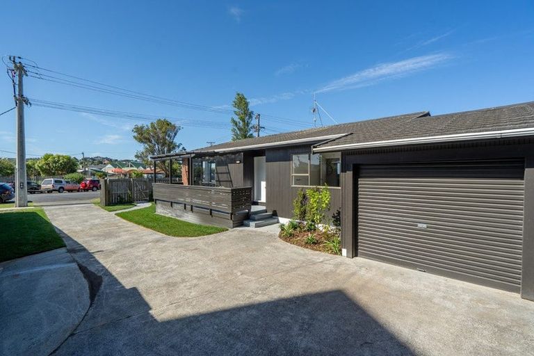 Photo of property in 1/11 Woodlands Crescent, Browns Bay, Auckland, 0630