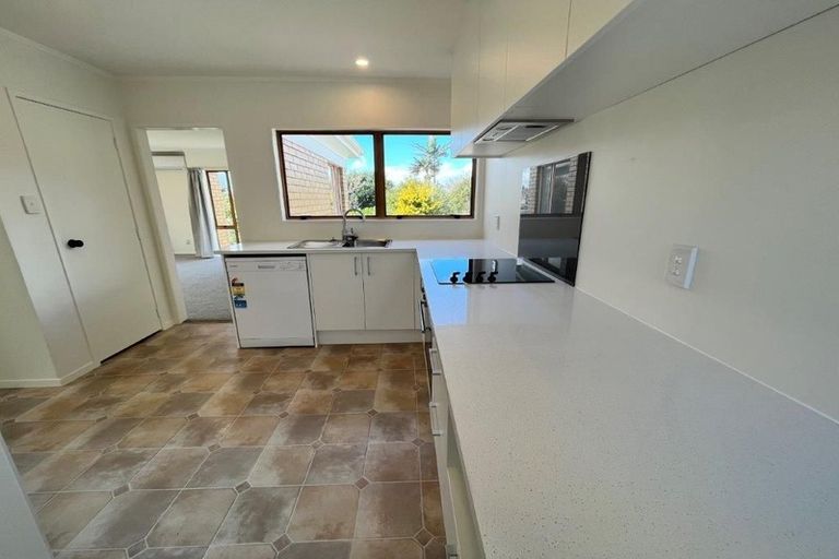 Photo of property in 12 Prince Regent Drive, Half Moon Bay, Auckland, 2012