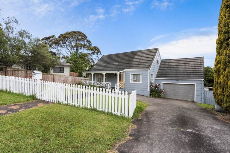 Photo of property in 9 Peterhouse Place, West Harbour, Auckland, 0618