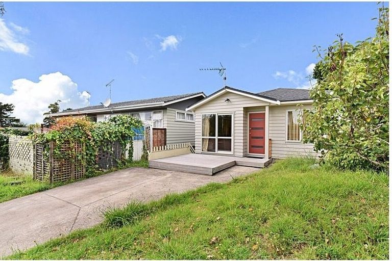 Photo of property in 1 Beldon Place, Pakuranga Heights, Auckland, 2010