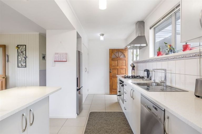 Photo of property in 63 Vandeleur Avenue, Birkdale, Auckland, 0626