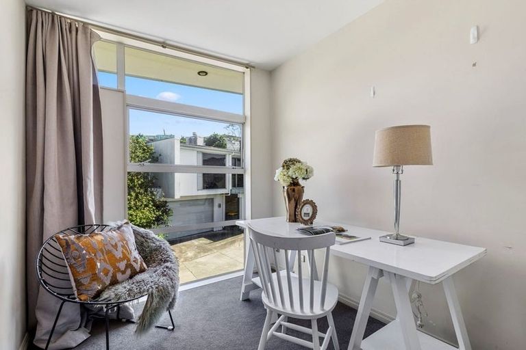 Photo of property in 1 Paterson Mews, Browns Bay, Auckland, 0630