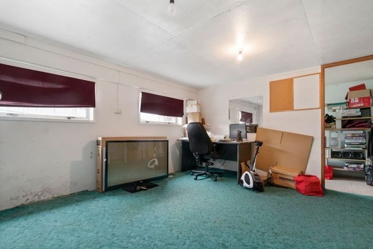 Photo of property in 33 School Road, Te Atatu South, Auckland, 0610