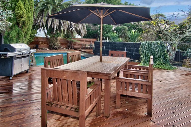 Photo of property in 24 Cutler Street, New Lynn, Auckland, 0600