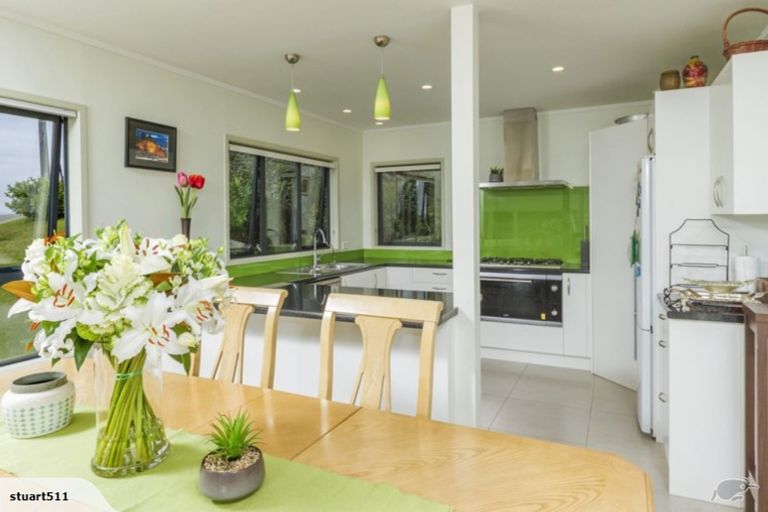 Photo of property in 4/431 East Coast Road, Mairangi Bay, Auckland, 0630