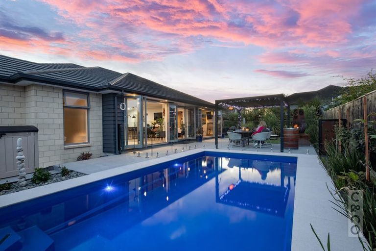 Photo of property in 4 Bellamont Street, Kumeu, 0810