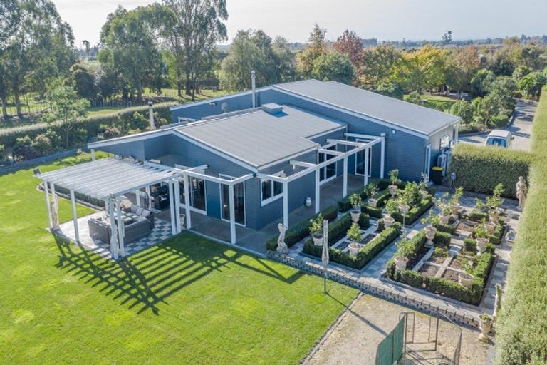 Photo of property in 342a Tararua Road, Levin, 5571