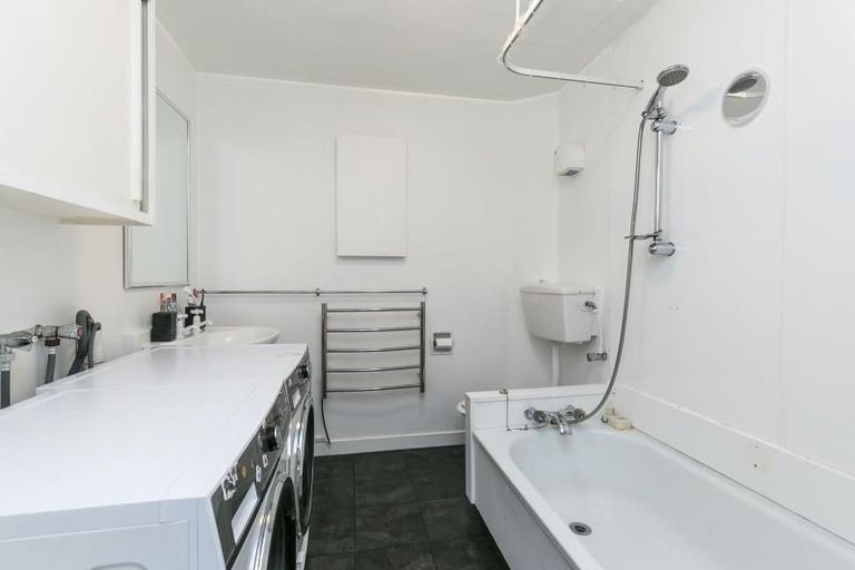 Photo of property in Mansfield Towers, 1 Grant Road, Thorndon, Wellington, 6011