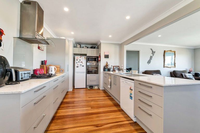 Photo of property in 29 Simons Street, Moturoa, New Plymouth, 4310