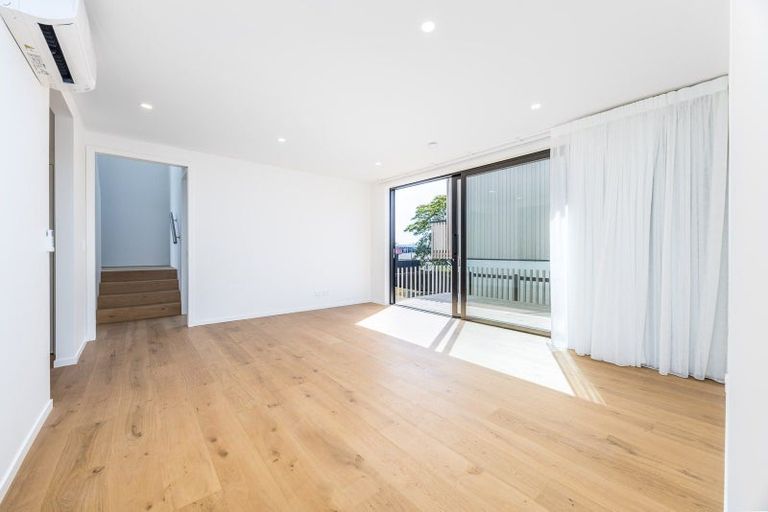 Photo of property in 771b East Coast Road, Northcross, Auckland, 0630