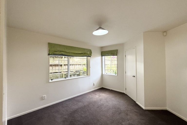 Photo of property in 38a Cherub Place, West Harbour, Auckland, 0618