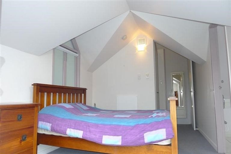 Photo of property in 36a Sutherland Crescent, Melrose, Wellington, 6023