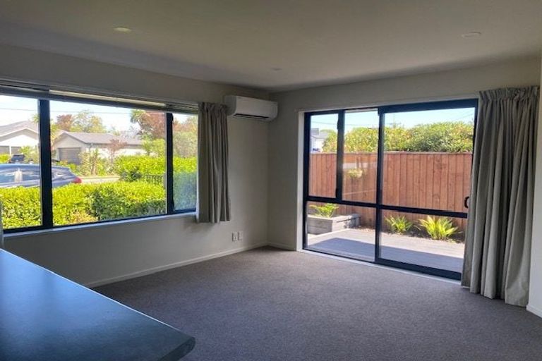Photo of property in 1/126 Wilsons Road South, Saint Martins, Christchurch, 8022