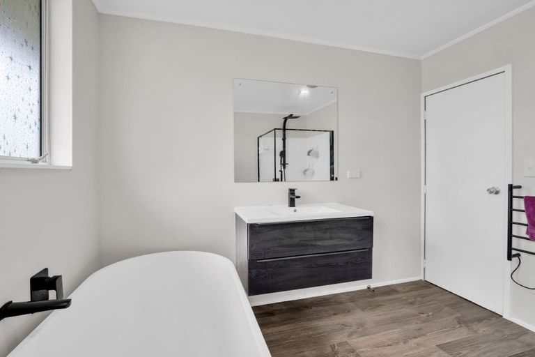 Photo of property in 111 Apollo Parade, Milson, Palmerston North, 4414