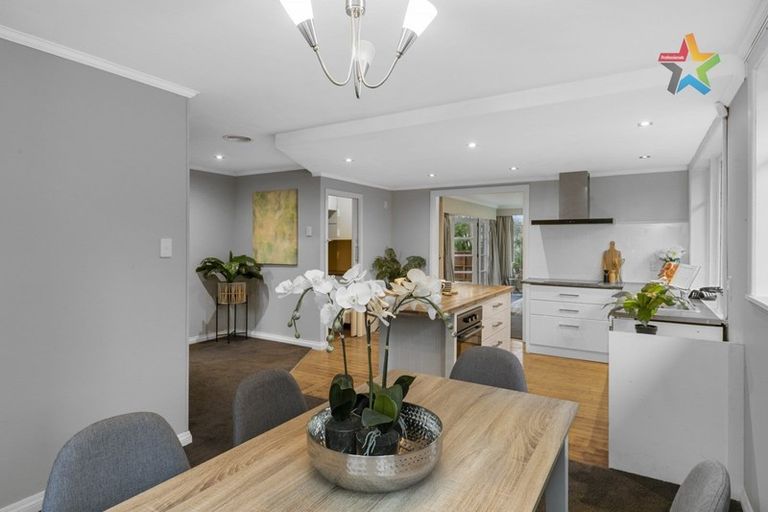 Photo of property in 404 Stokes Valley Road, Stokes Valley, Lower Hutt, 5019