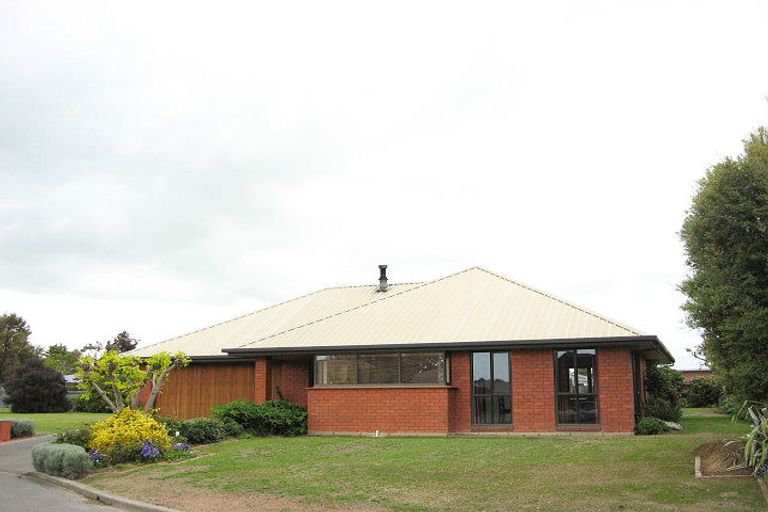 Photo of property in 5 Hinton Place, Rangiora, 7400