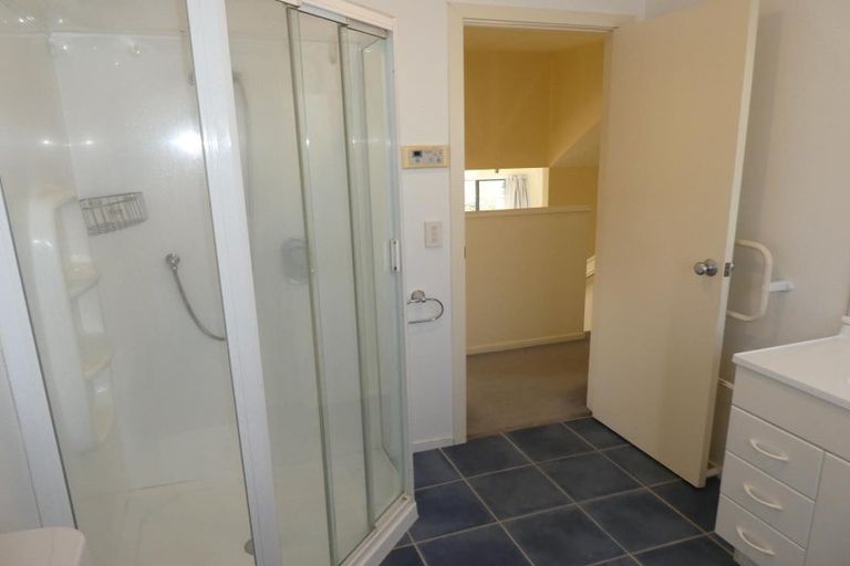 Photo of property in 9 Tamworth Crescent, Newlands, Wellington, 6037