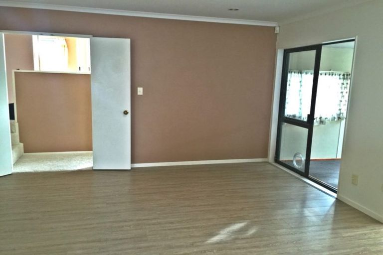 Photo of property in 1/9 Stoneleigh Court, Sunnynook, Auckland, 0632