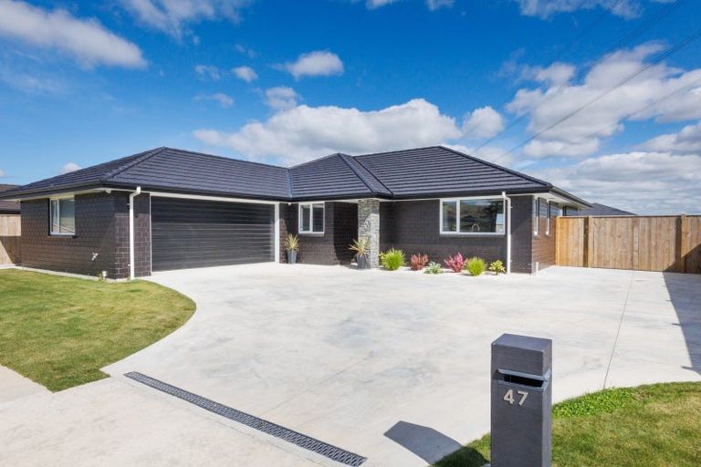 Photo of property in 47 Atlantic Drive, Fitzherbert, Palmerston North, 4410