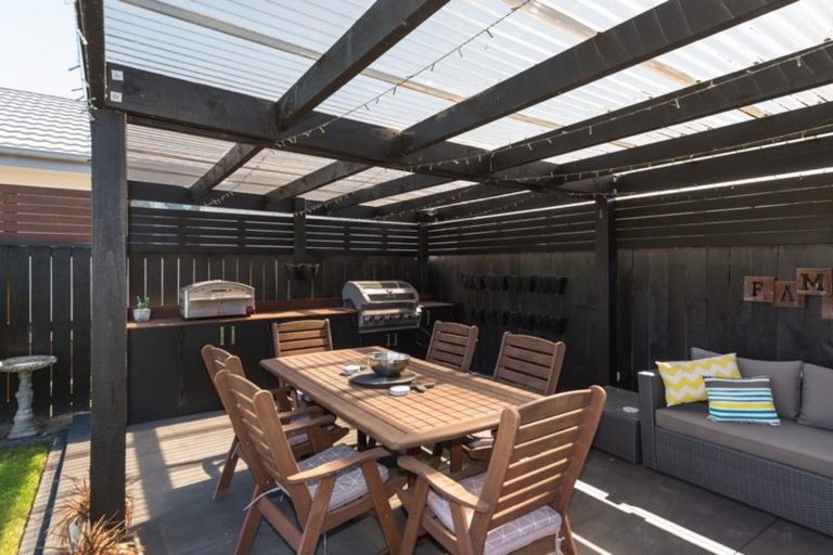 Photo of property in 77 Waratah Street, Avondale, Christchurch, 8061